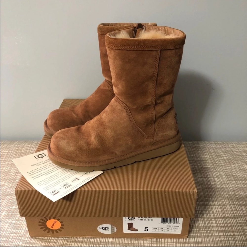 UGG Roslyn size 5
